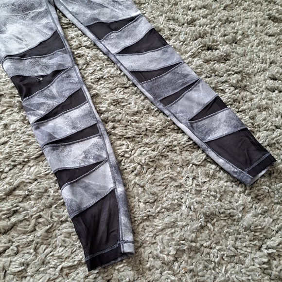 Ivivva | Black & grey yoga pants with mesh cut outs *1 small hole* - Picture 5 of 10